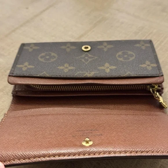 Louis Vuitton
Monogram Canvas
Porte Monnaie Billets Tresor Wallet EUC Vintage - Picture 6 of 10